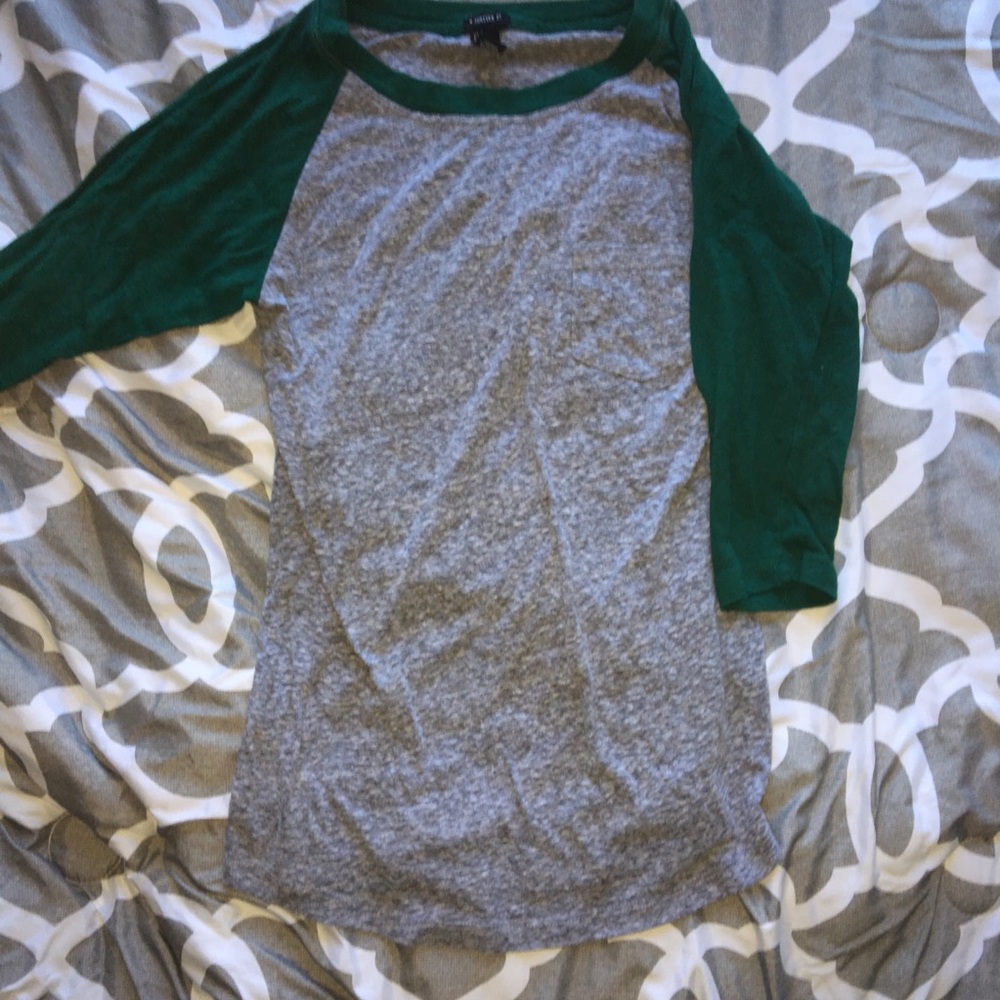 Quarter sleeve shirt
